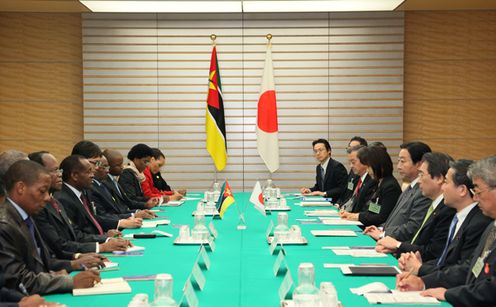 Photograph of the Japan-Mozambique Summit Meeting