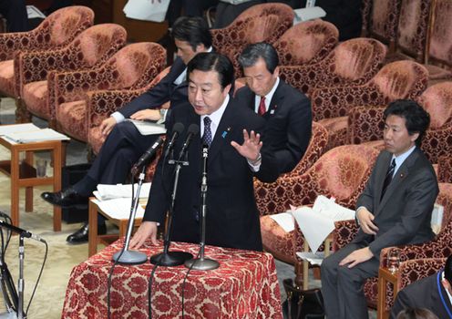 Photograph of the Prime Minister answering questions at the meeting of the Budget Committee of the House of Representatives 1