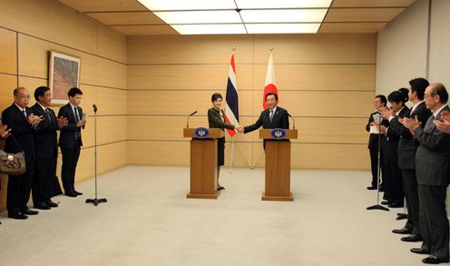 Photograph of the leaders shaking hands after a joint press announcement