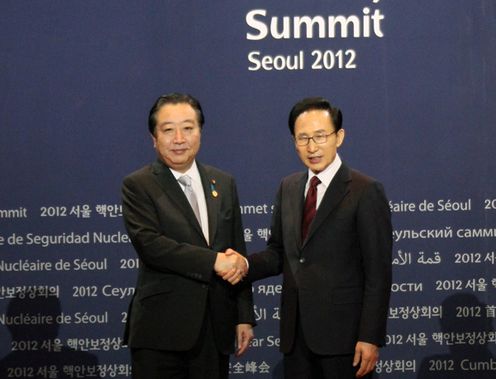 Photograph of Prime Minister Noda being welcomed by President Lee Myung-bak
