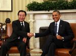 Photograph of Prime Minister Noda shaking hands with President of the United States, Mr. Barack Obama
