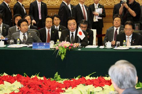 Photograph of the Prime Minister speaking at the Japan-China-ROK Trilateral Summit Meeting 2