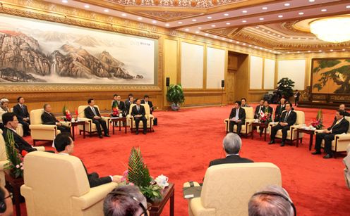 Photograph of Prime Minister Noda holding talks with President Hu of China and President Lee of the ROK 2