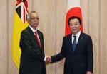 Photograph of Prime Minister Noda shaking hands with the Premier of Niue, Mr. Toke Tufukia Talagi