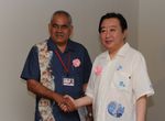 Photograph of Prime Minister Noda shaking hands with the Prime Minister of Tuvalu, Mr. Willy Telavi