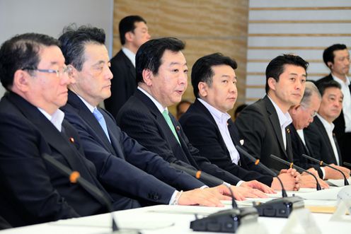 Photograph of the Prime Minister delivering an address at the meeting of the Nuclear Emergency Response Headquarters 1
