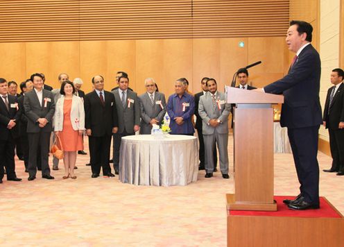 Photograph of the Prime Minister delivering an address to the Islamic Diplomatic Corps in Japan 1
