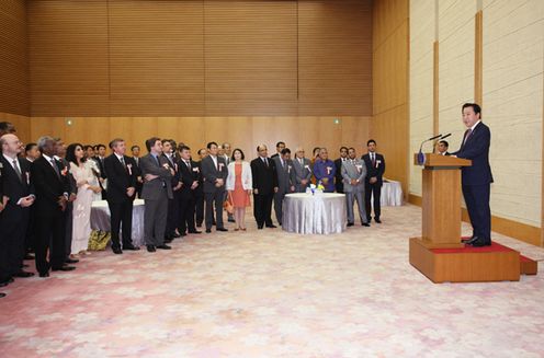 Photograph of the Prime Minister delivering an address to the Islamic Diplomatic Corps in Japan 2