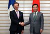 Photograph of Prime Minister Noda shaking hands with the Prime Minister of the Republic of Finland, Mr. Jyrki Katainen