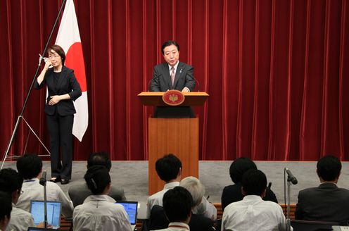 Photograph of the Prime Minister holding a press conference 4