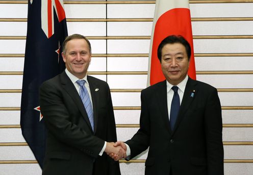 Photograph of Prime Minister Noda shaking hands with the Prime Minister of New Zealand, Mr. John Key