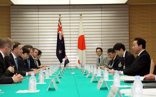 Photograph of the leaders at the Japan-New Zealand Summit Meeting