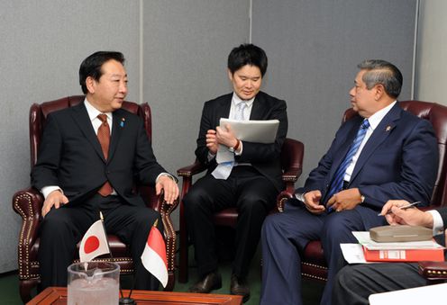 Photograph of the Prime Minister at the Japan-Indonesia Summit Meeting 2