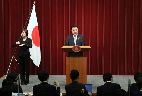 Photograph of the Prime Minister at the press conference 2