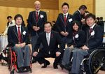 Photograph of the Prime Minister enjoying talks with wheelchair tennis athletes
