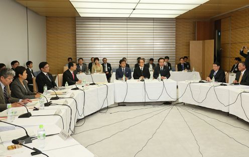 Photograph of the Prime Minister delivering an address at the meeting of the Council on the Promotion of the 