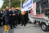 Photograph of the Prime Minister observing a seafood products processing company 2