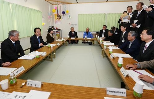 Photograph of the meeting for exchanging opinions with the residents of temporary housing in Orikasa District, Yamada Town