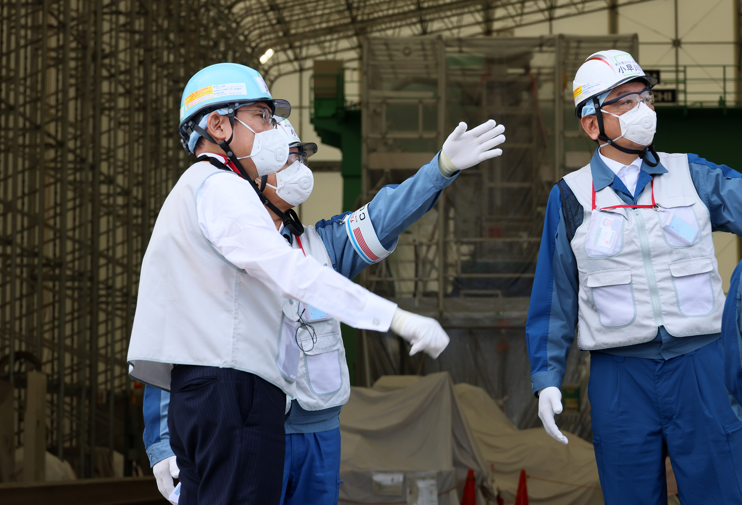 Prime Minister Kishida observing ALPS (3)