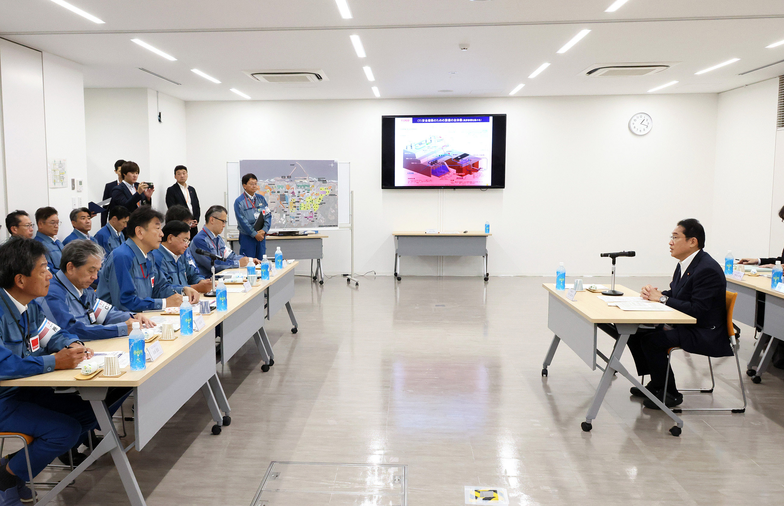 Prime Minister Kishida making remarks in an exchange of views (1)