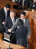 Photograph of Mr. Abe voting to designate the Prime Minister