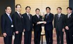 Photograph of the Prime Minister receiving a letter of request from the Governors of Aomori, Iwate, Fukushima and Miyagi Prefectures and others