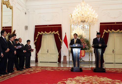 Photograph of the Japan-Indonesia joint press statement 3