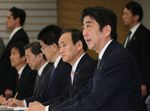 Photograph of the Prime Minister delivering an address at the meeting of the Response Headquarters for the Japanese Nationals Abducted in Algeria 1