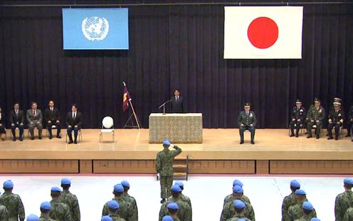 Photograph of the Prime Minister delivering an address at the handover ceremony of the unit flag 2