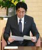 Photograph of the Prime Minister receiving the report of the joint statement 2