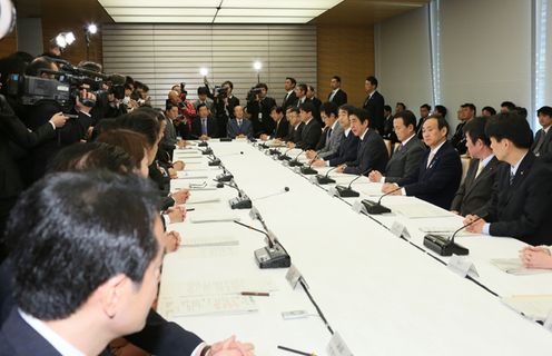 Photograph of the Prime Minister delivering an address at the meeting of the Reconstruction Promotion Council 2