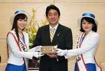 Photograph of the Prime Minister receiving a courtesy call from the Mayor of Fujinomiya City and others 1