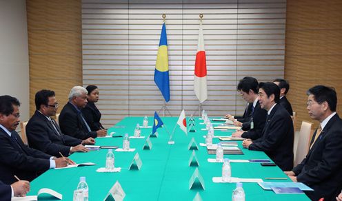 Photograph of the Prime Minister at the meeting with the President of the Republic of Palau, Mr. Tommy E. Remengesau, Jr.