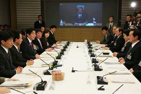 Photograph of the Prime Minister delivering an address at the Industrial Competitiveness Council 2