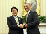 Photograph of Prime Minister Abe shaking hands with the President of the United States, Mr. Barack Obama, at the Japan-US Summit Meeting