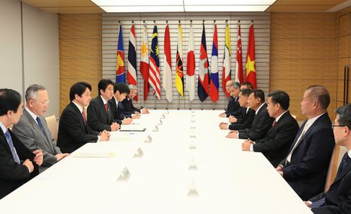 Photograph of the Prime Minister receiving a courtesy call from the participants of the Japan-ASEAN Vice-Ministerial Level Meeting on Defense 2