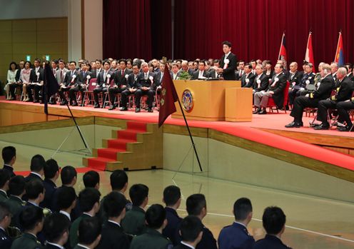 Photograph of the Prime Minister watching the presentation of diplomas