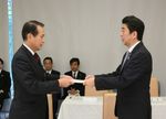Photograph of the Prime Minister receiving a second proposal from the Chair of the Council for the Implementation of Education Rebuilding, Mr. Kaoru Kamata