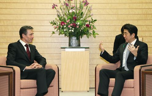 Photograph of Prime Minister Abe receiving a courtesy call from the NATO Secretary General, Mr. Anders Fogh Rasmussen