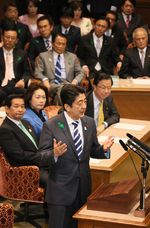 Photograph of the Prime Minister attending the Party Leaders' Debate 1
