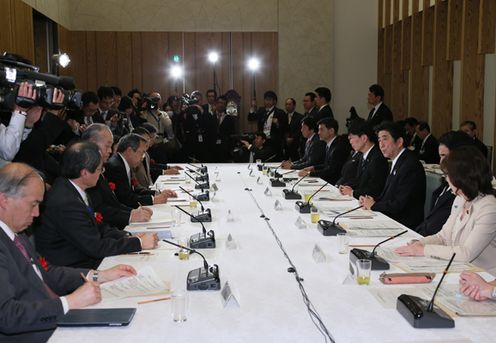 Photograph of the Prime Minister delivering an address at the meeting of the Council for Science and Technology Policy 2