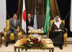 Photograph of Prime Minister Abe holding talks with His Royal Highness Crown Prince Salman