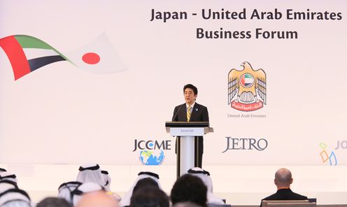 Photograph of the Prime Minister delivering a speech at the Business Forum