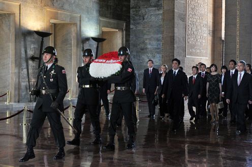 Photograph of the Prime Minister laying a wreath at Anitkabir (Atatürk Mausoleum)