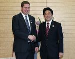 Photograph of Prime Minister Abe shaking hands with the Speaker of the House of Commons of Canada, Mr. Andrew Scheer