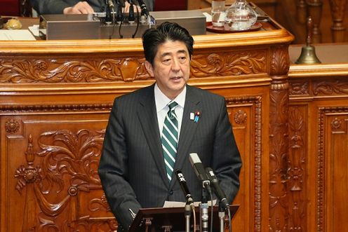 Photograph of the Prime Minister delivering an address at the plenary session of the House of Councillors concerning the warning issued to the Cabinet