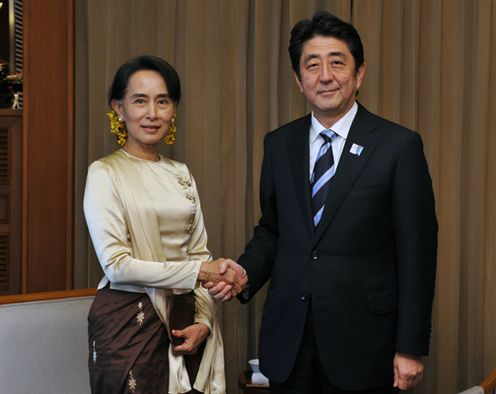 Photograph of the Prime Minister receiving a courtesy call from NLD Chairperson Aung San Suu Kyi 1