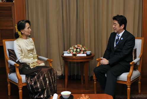 Photograph of the Prime Minister receiving a courtesy call from NLD Chairperson Aung San Suu Kyi 2