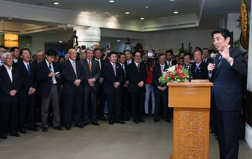 Photograph of the Prime Minister delivering an address at the reception for the economic mission