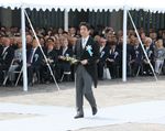 Photograph of the Prime Minister offering a flower at the Ceremony of Reverence at Chidorigafuchi National Cemetery 1